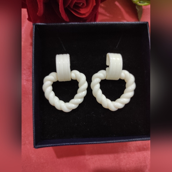 White Heart Earrings 🤍 - Picture 5 of 6